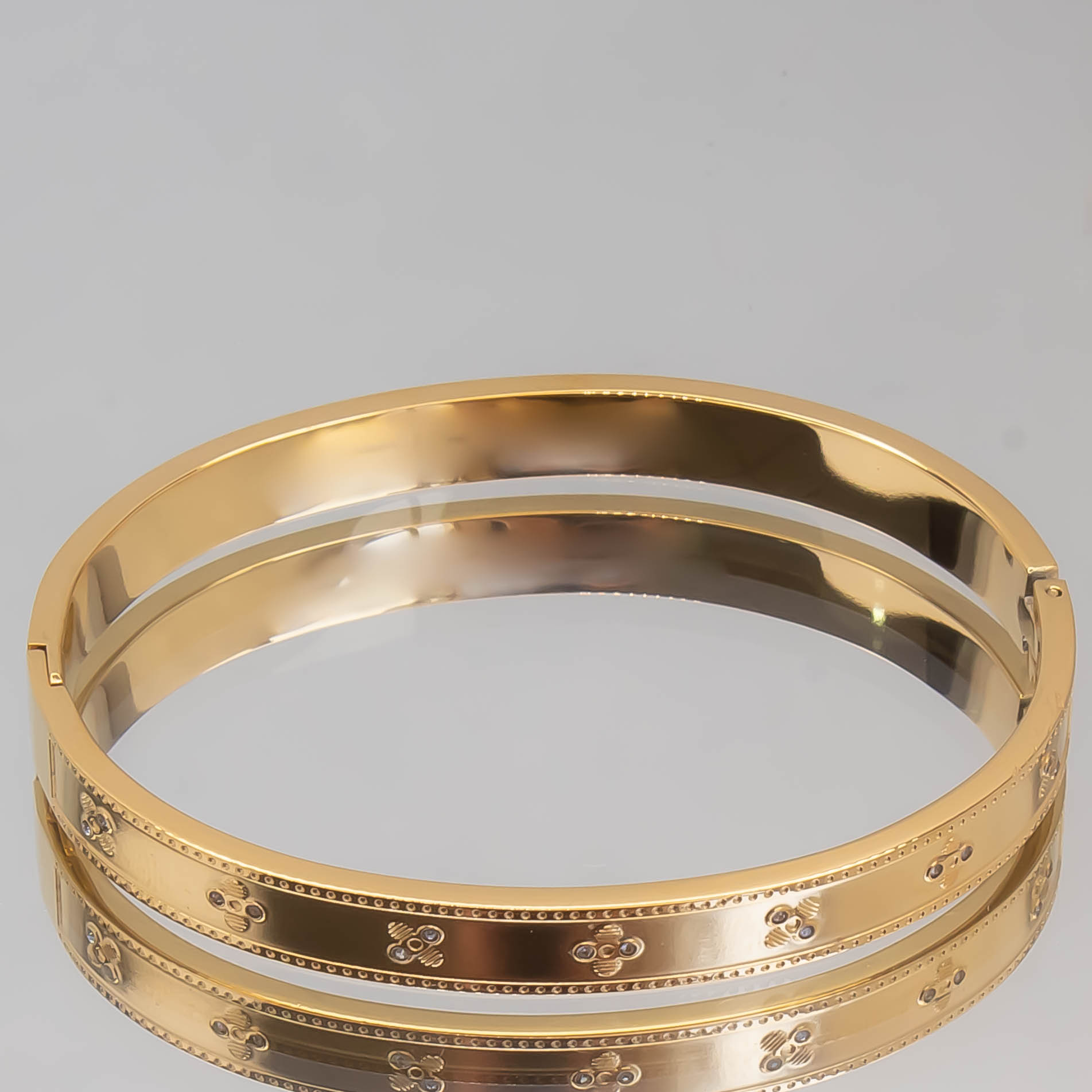 Bracelete Trevo com Micro Zircônias Banho Dourado - Imagem 3