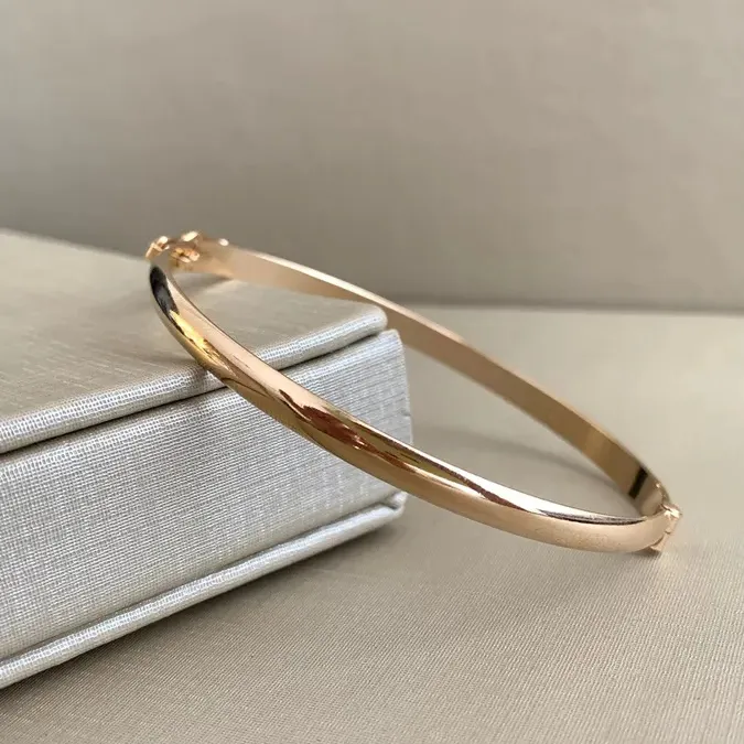 Bracelete Liso Minimalista Grosso Banho Dourado - Imagem 2