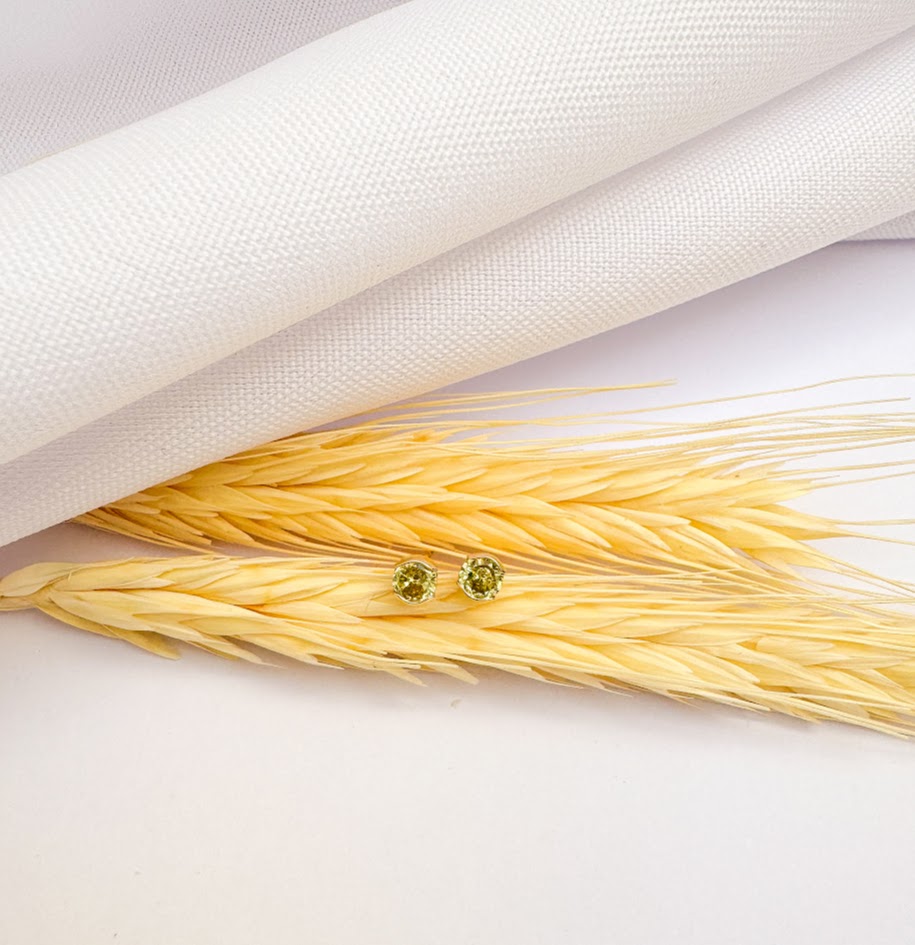 Brinco Ponto de Luz Verde Claro Banho Dourado