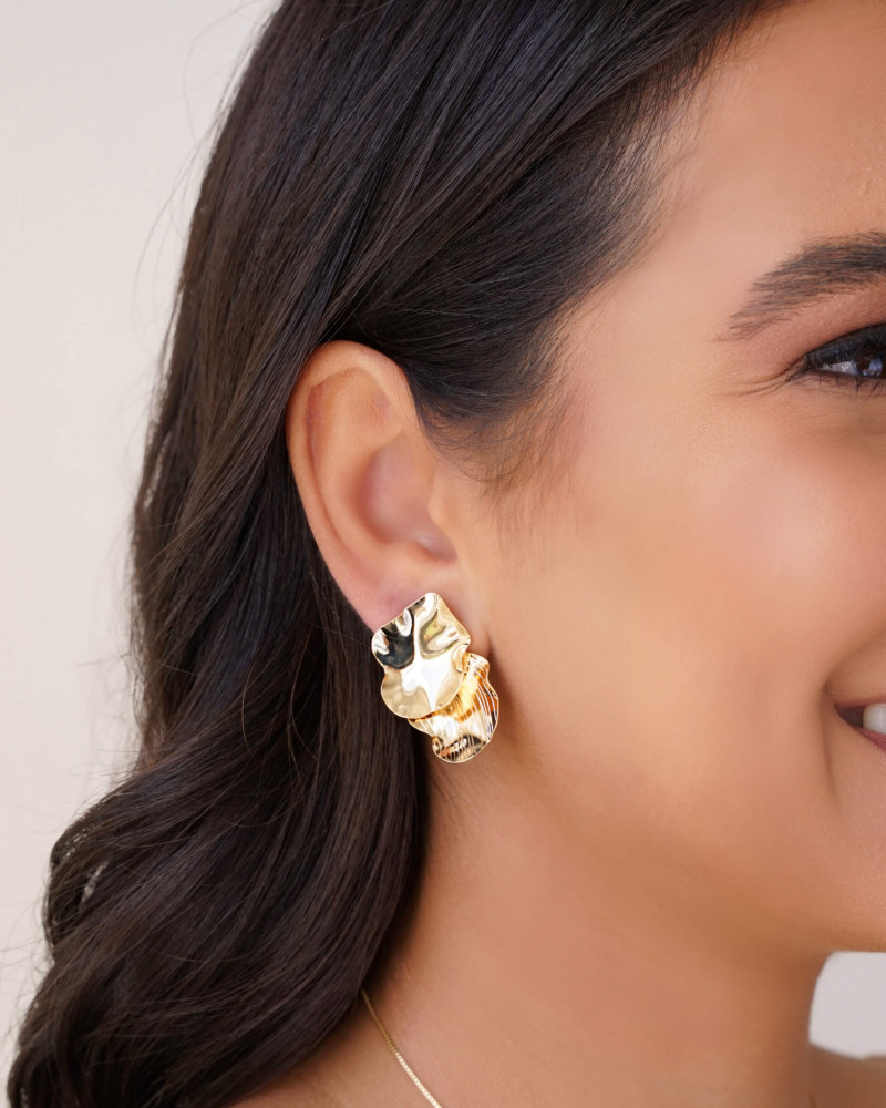 Brinco Orgânico Riscado Banho Dourado